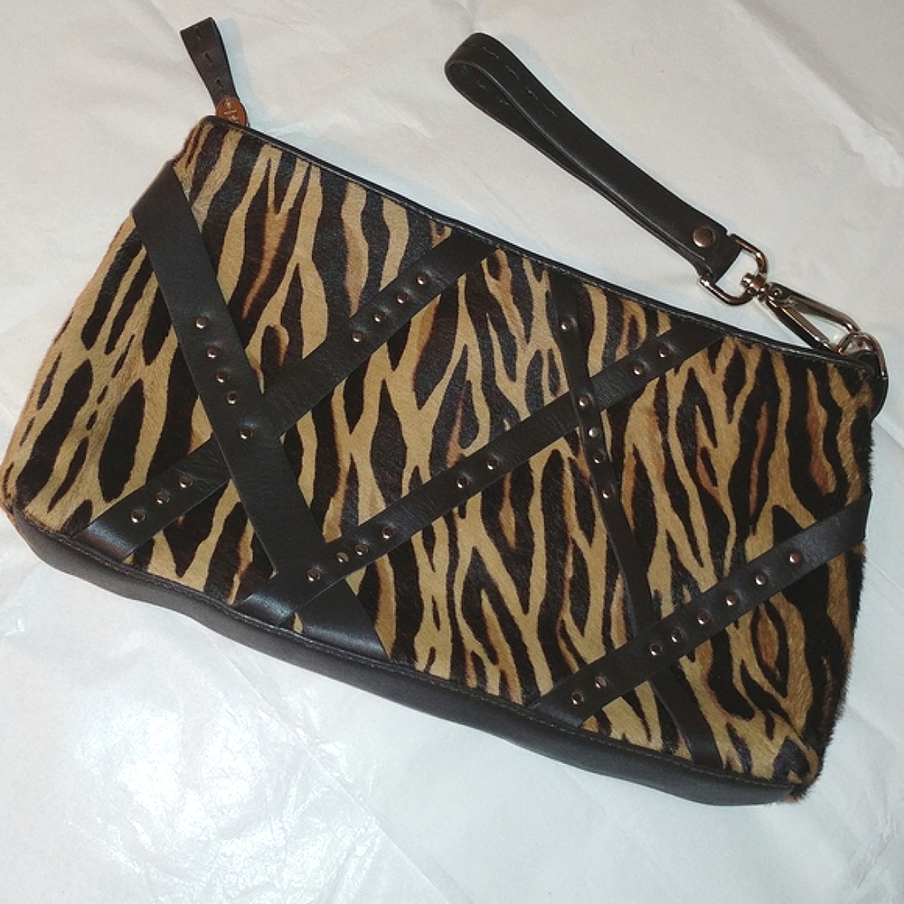 DONALD J PLINER TIGER PRINT WRISTLET CLUTCH